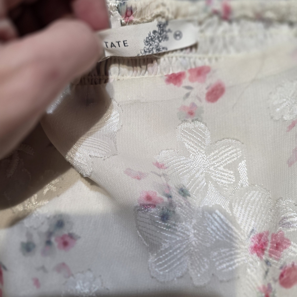 Altar'd State Pink Floral Smocked Blouse Zize Medium EUC PTP 17 Length 13 1/2 - Picture 3 of 4